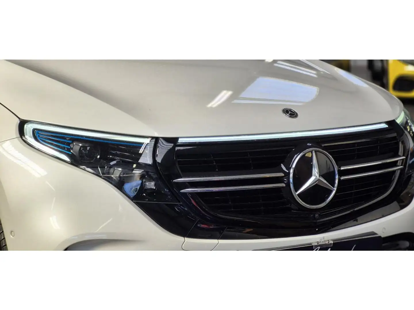 Mercedes-Benz EQC 400 400 - BM N293 AMG Line 4-Matic Weiß - 2