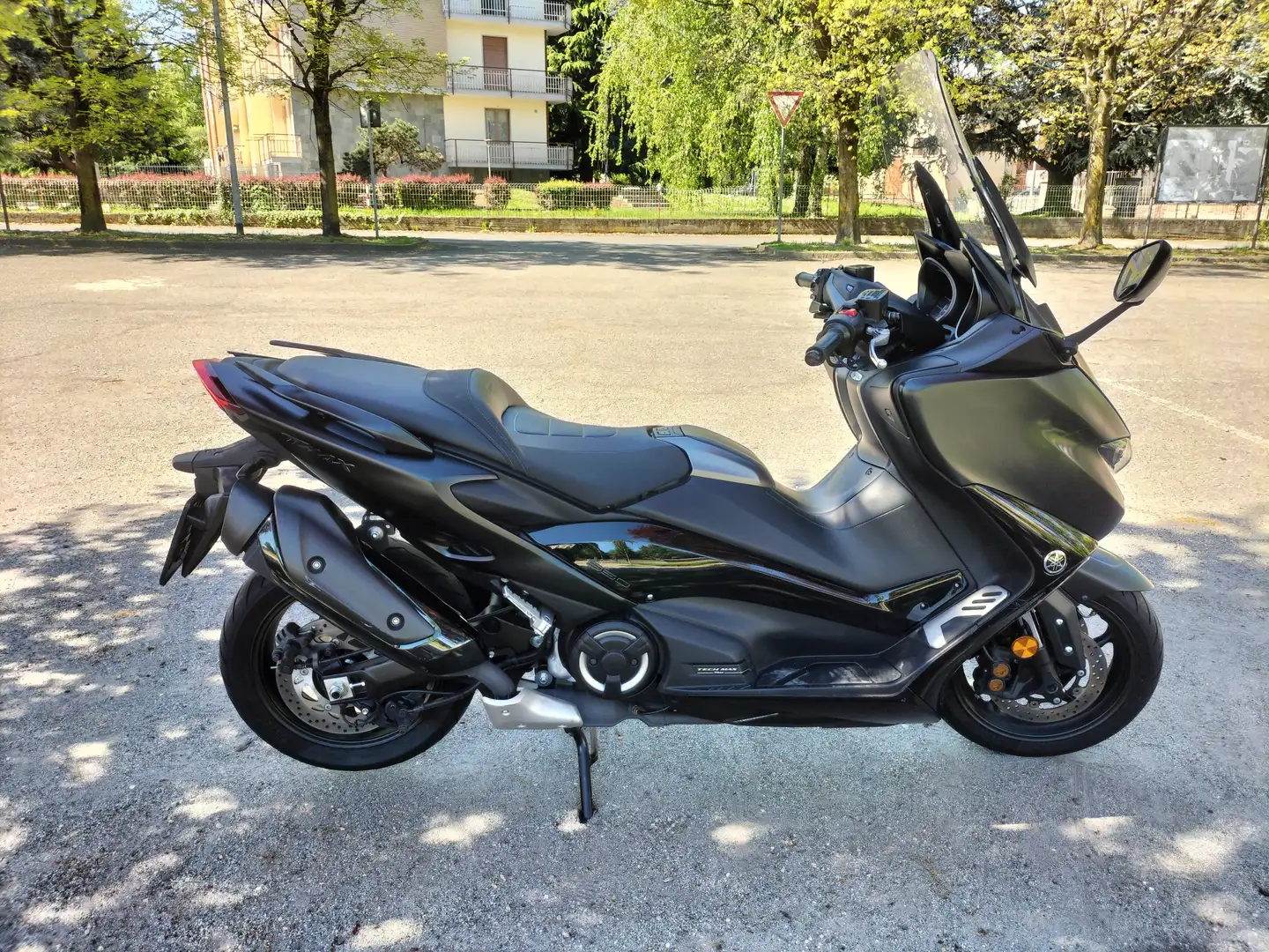 Yamaha TMAX 560 XP560D (TMAX TECH MAX) Gri - 1