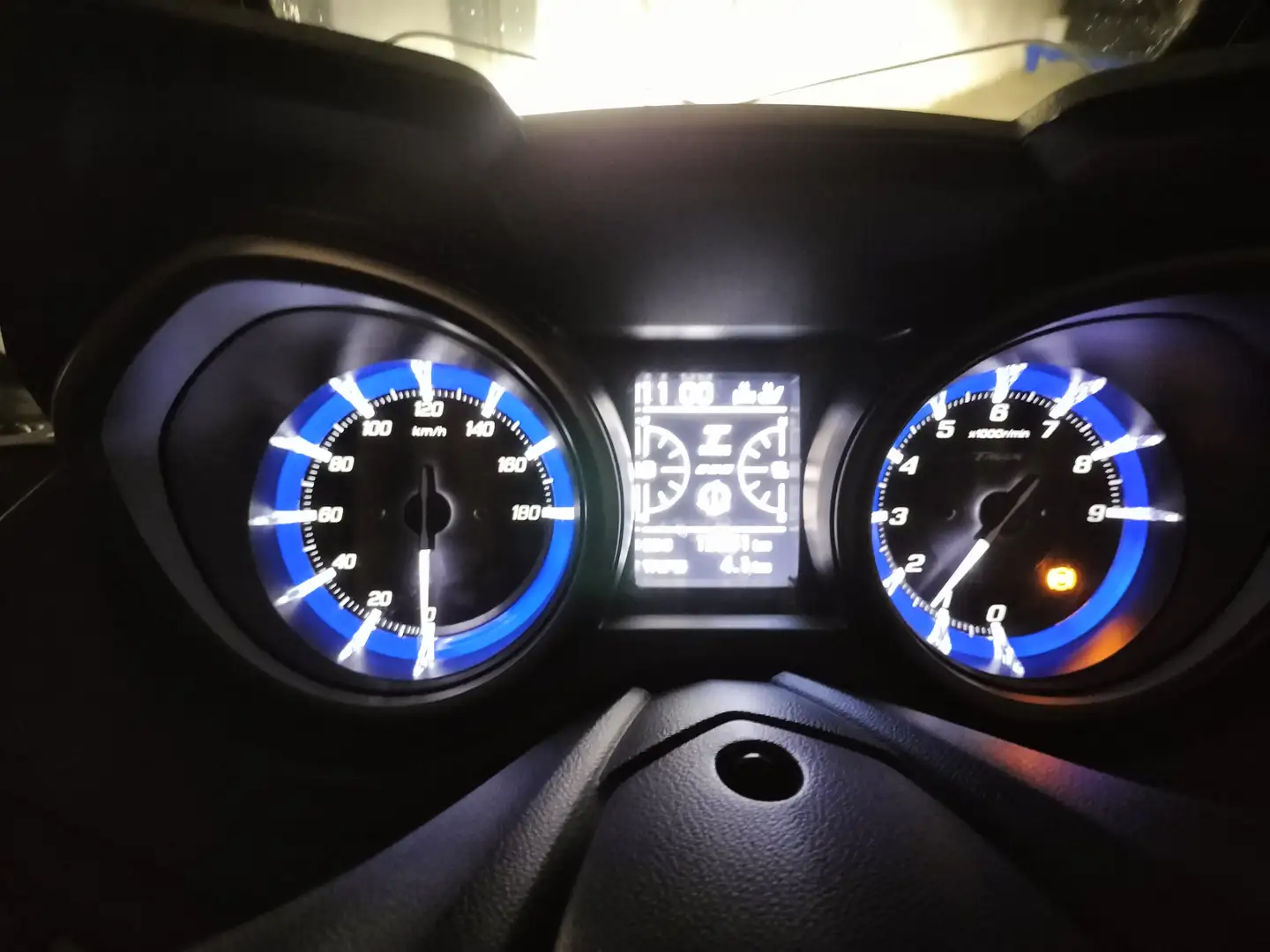 Yamaha TMAX 560 XP560D (TMAX TECH MAX) Gri - 2