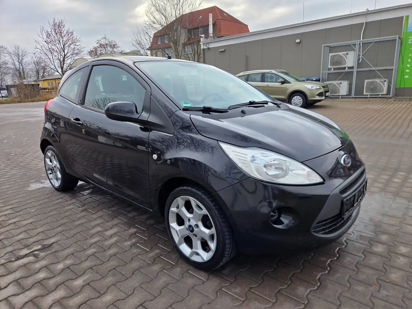 Ford Ka/Ka+ Champions Edition+KLIMA+TÜV NEU+8 fach Bereift Schwarz - 1