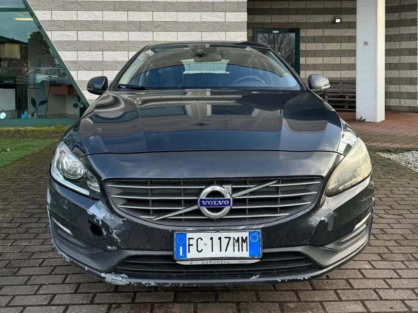 Volvo V60 V60 1.6 d2 Business powershift Černá - 1