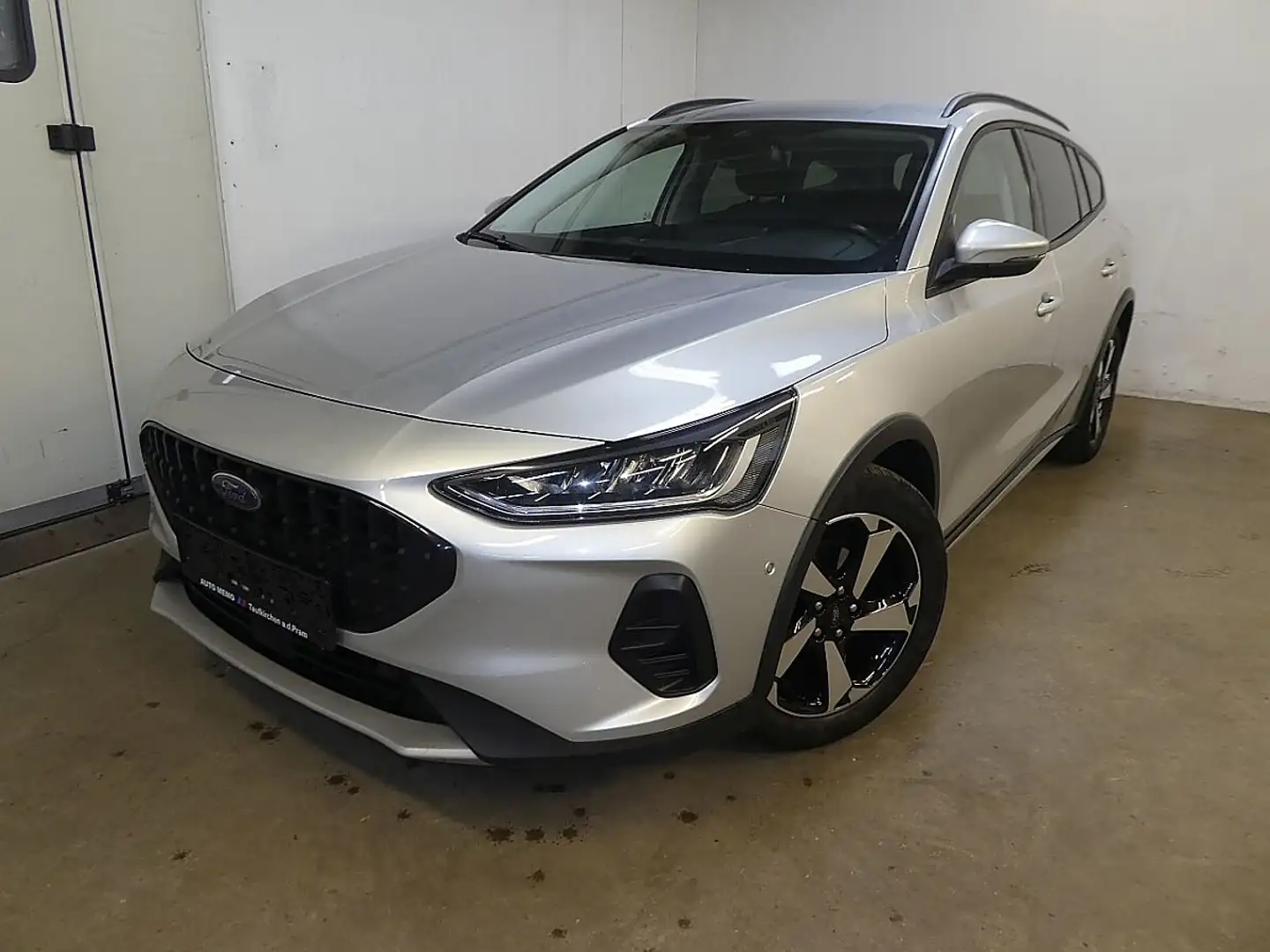 Ford Focus Turnier 1,5 EcoBlue Active Aut. AHK, LED, Winte... Silber - 1