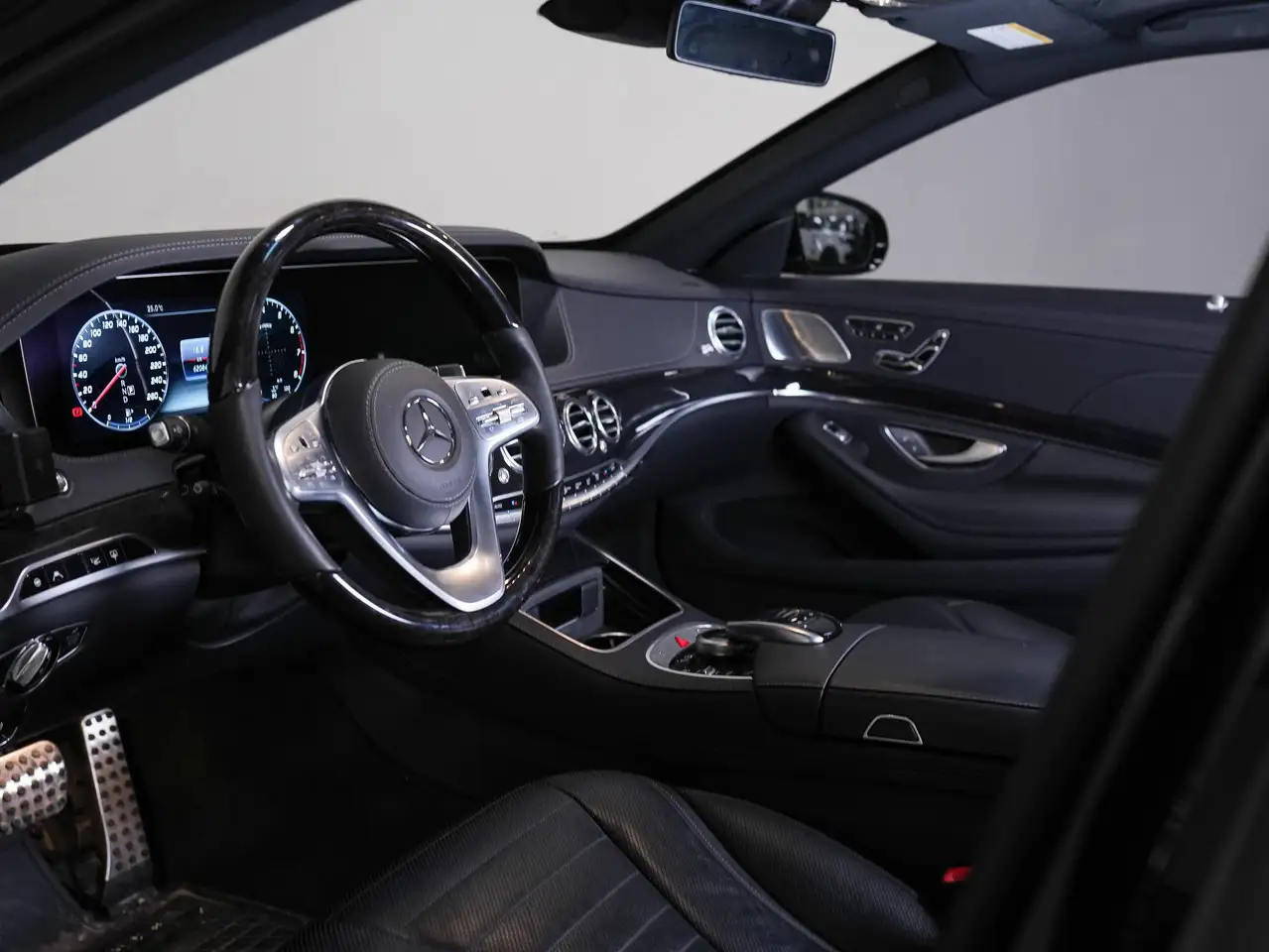 Mercedes-Benz S-Class снимка Mercedes-Benz S-Class