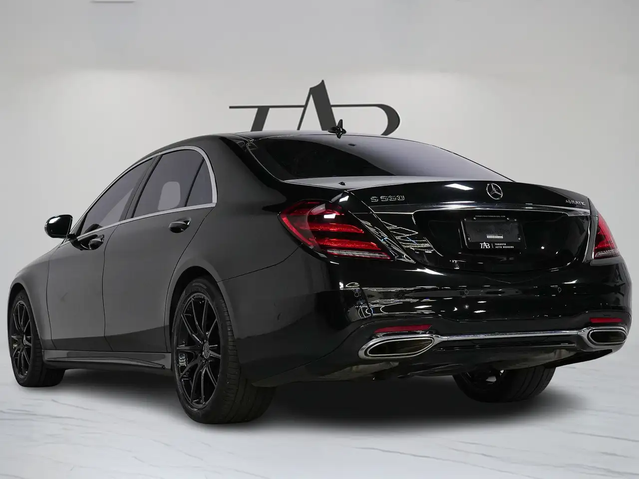 Mercedes-Benz S-Class снимка Mercedes-Benz S-Class