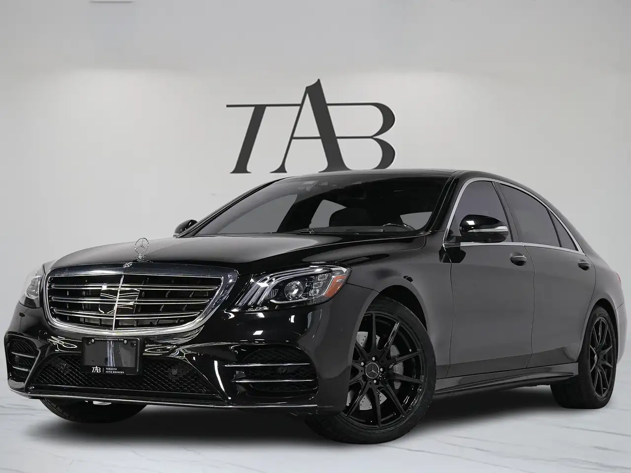 Mercedes-Benz S-Class снимка Mercedes-Benz S-Class