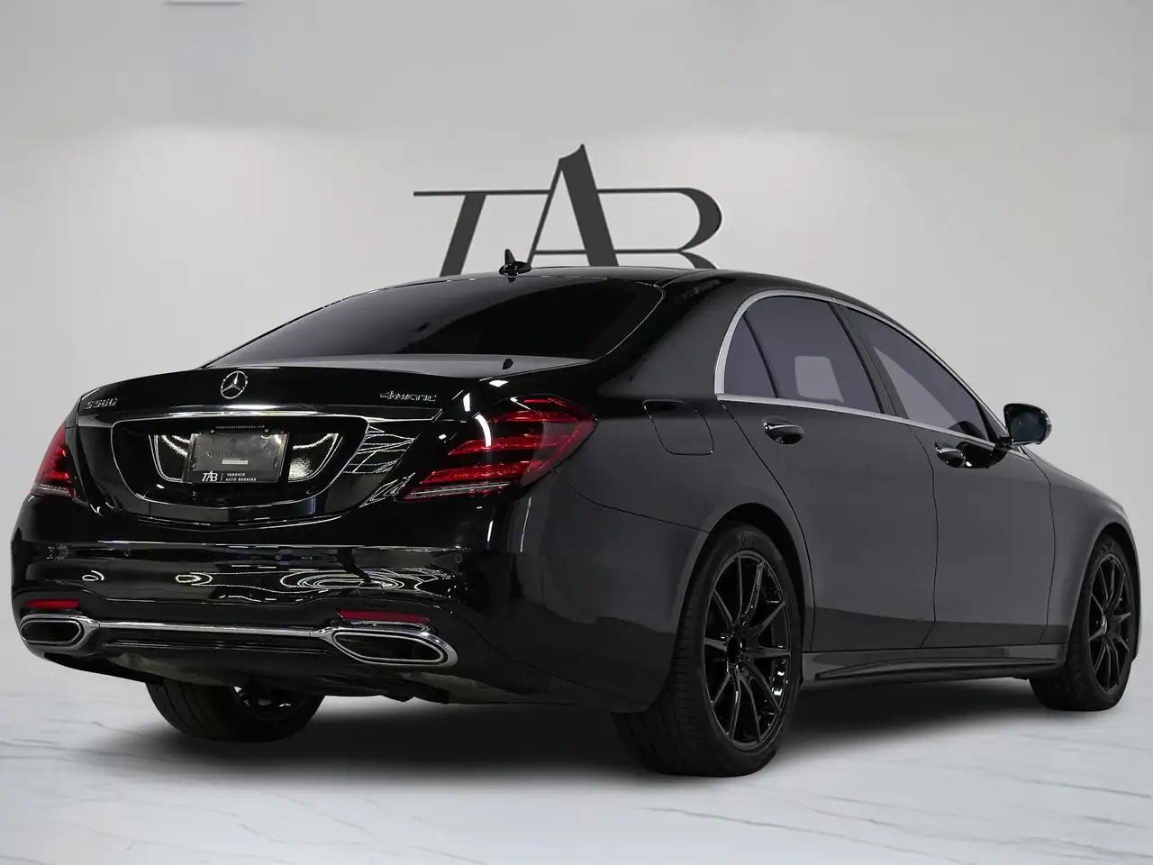 Mercedes-Benz S-Class снимка Mercedes-Benz S-Class
