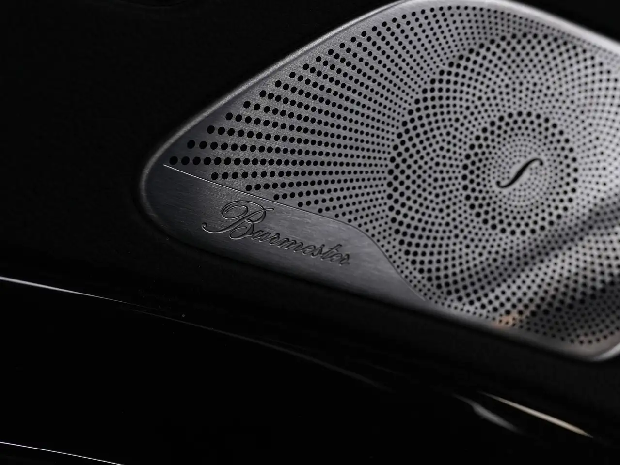 Mercedes-Benz S-Class снимка Mercedes-Benz S-Class