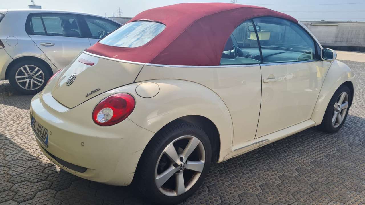 Volkswagen New Beetle Cabrio 1.6 limited Red Edition