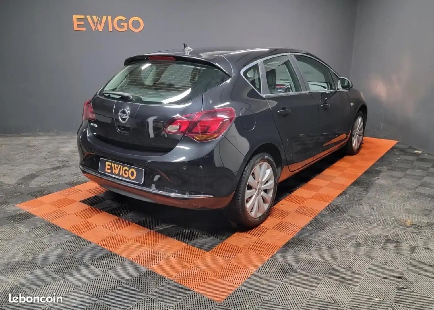 Opel Astra 1.4T 120ch COSMO 1ère Main Schwarz - 2