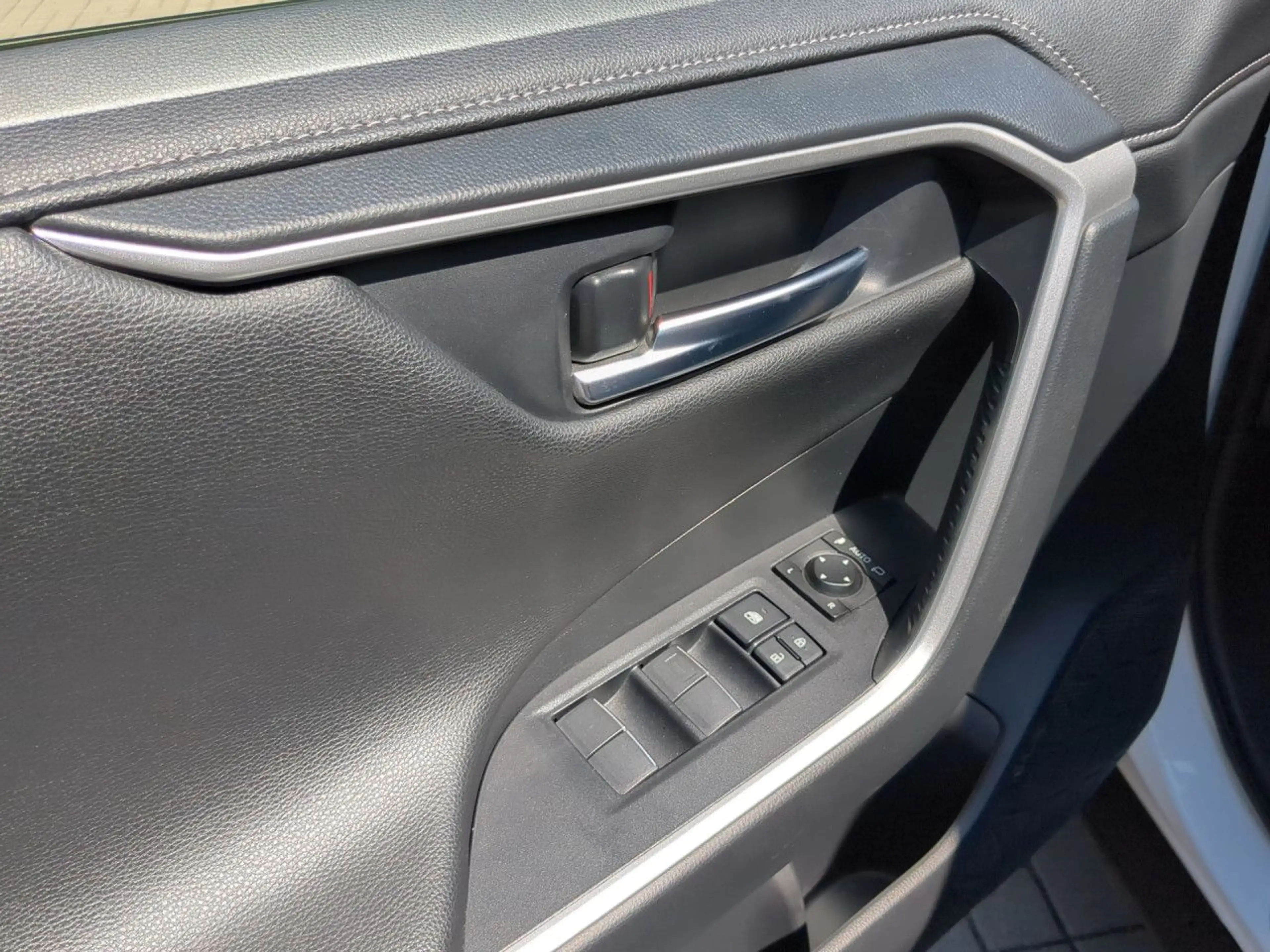Toyota RAV 4 Bluetooth LED Klima Einparkhilfe el. Fenster — photo 9