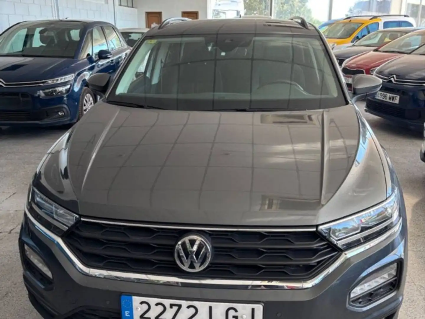Volkswagen T-Roc 1.6TDI Advance Gris - 2