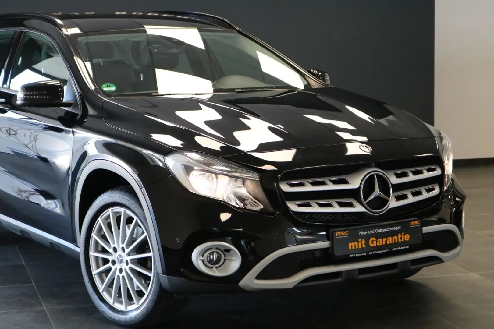 Mercedes-Benz GLA 220 GLA -Klasse 4Matic STYLE/360°/LEDER/NAVI Noir - 2