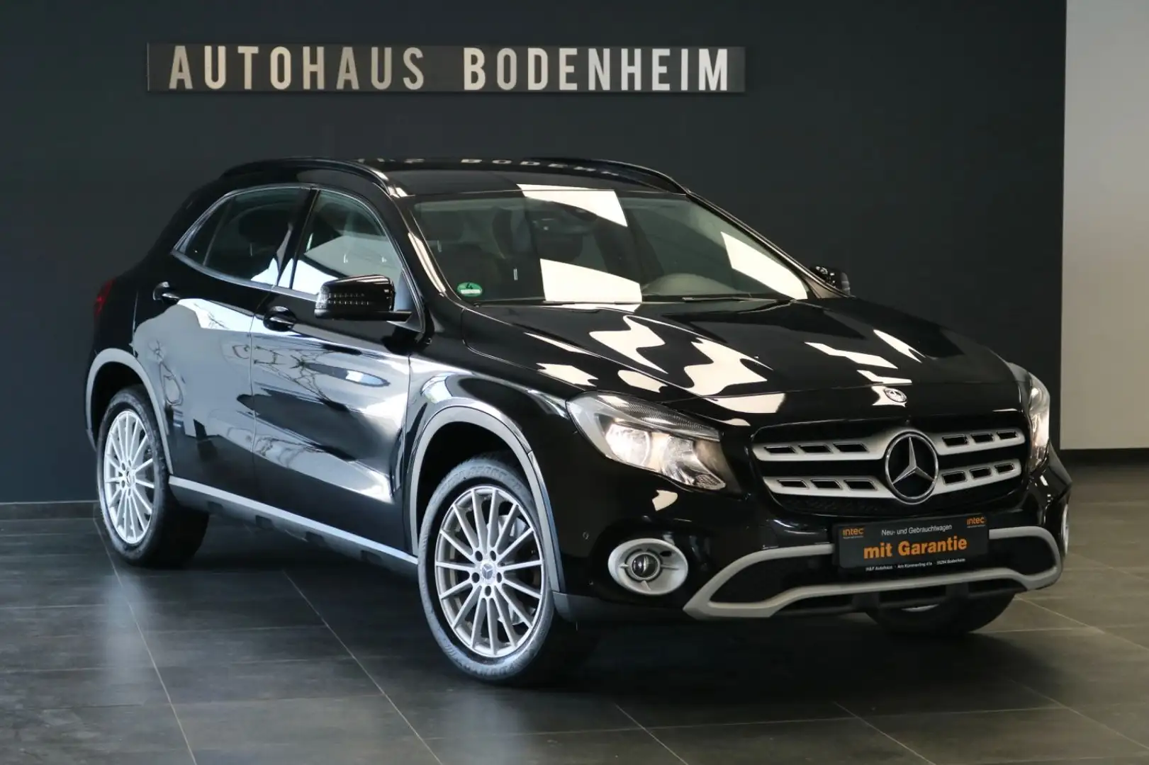 Mercedes-Benz GLA 220 GLA -Klasse 4Matic STYLE/360°/LEDER/NAVI Noir - 1