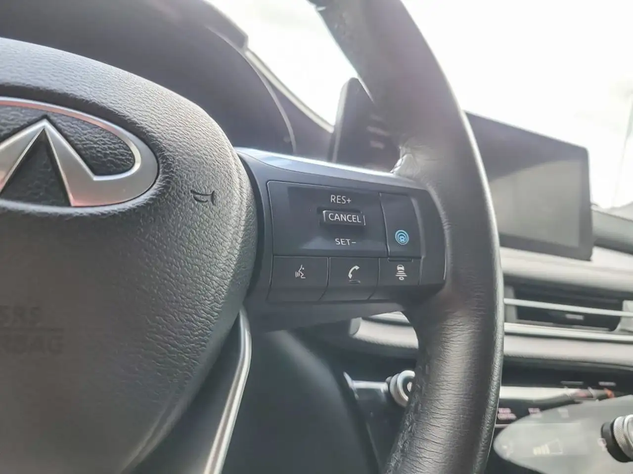 Infiniti QX60 снимка Infiniti QX60