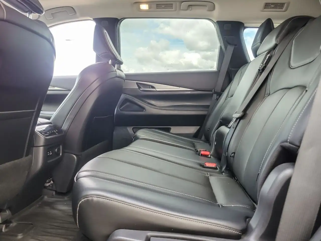 Infiniti QX60 снимка Infiniti QX60