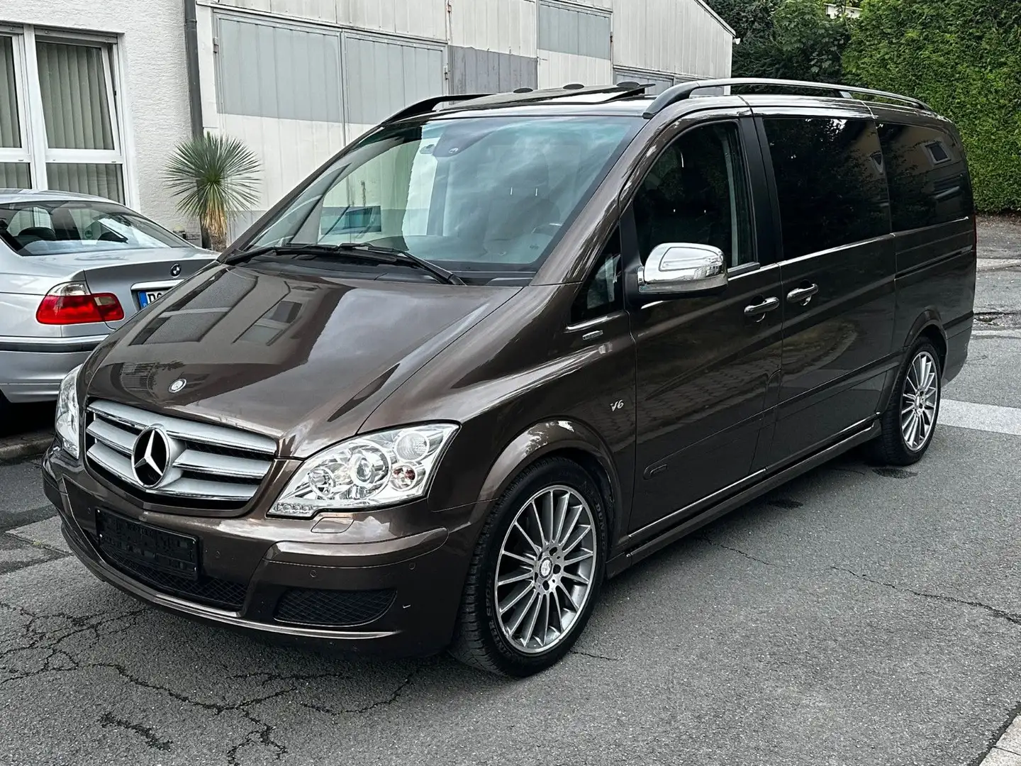Mercedes-Benz Viano 3.0 CDI AVANTGARDE*PANO*HOLZ-LENKR*MEMORY Brun - 1