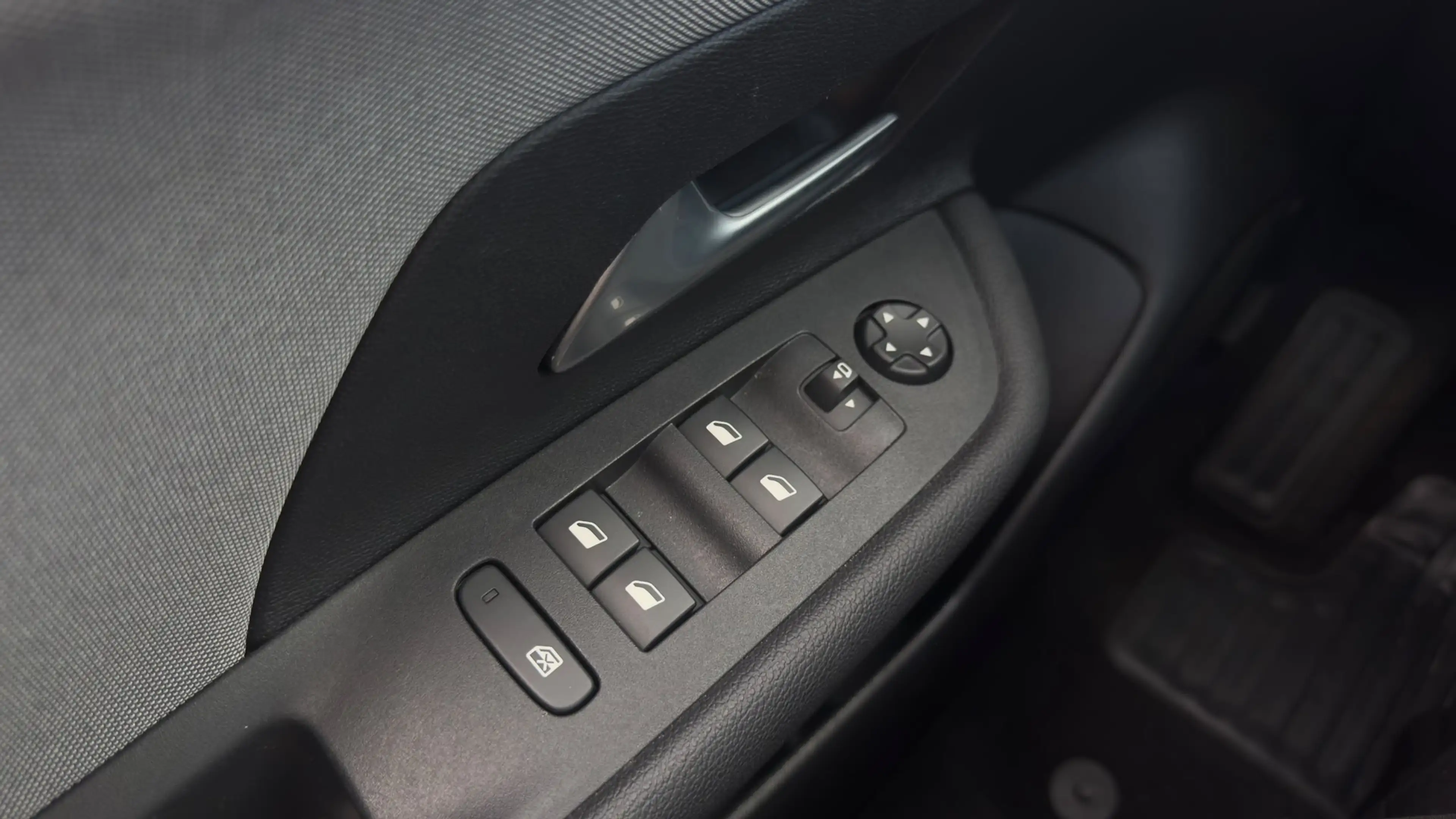 Opel Mokka-E Edition | Dode hoek detectie | Apple Carplay / And — photo 15