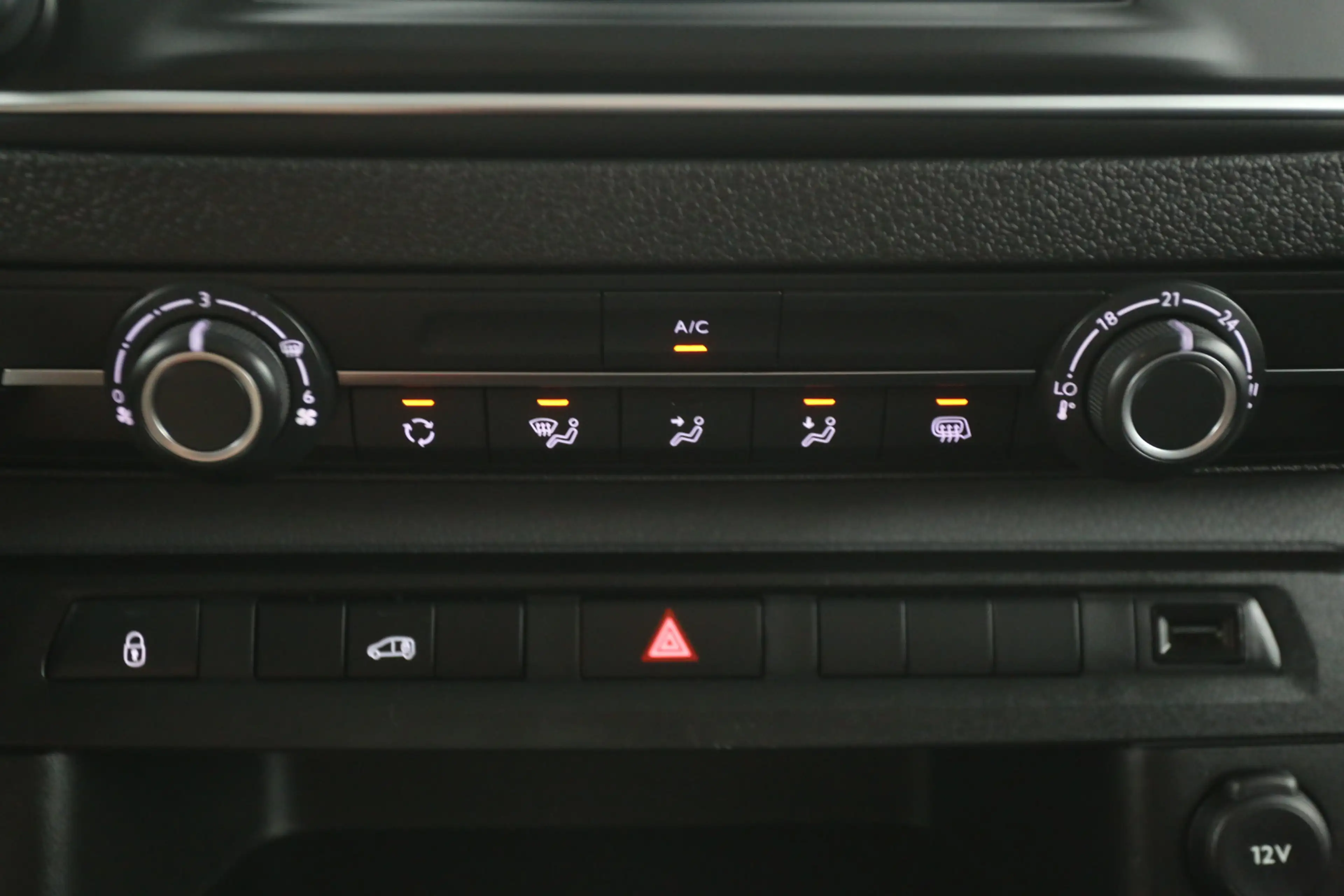 Peugeot Expert Elektrisch 75 kWh L2H1 | Snelladen | SOH 91% | Air — photo 17
