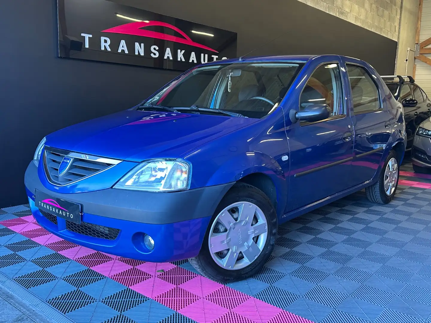 Dacia Logan Lauréate Bleu - 1