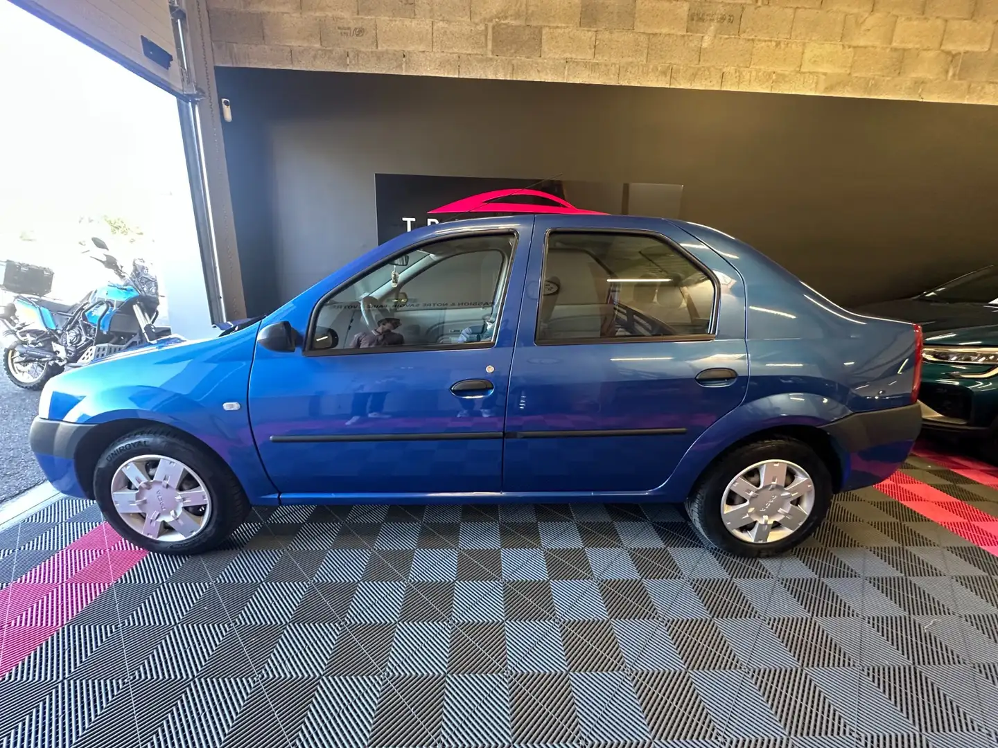 Dacia Logan Lauréate Bleu - 2