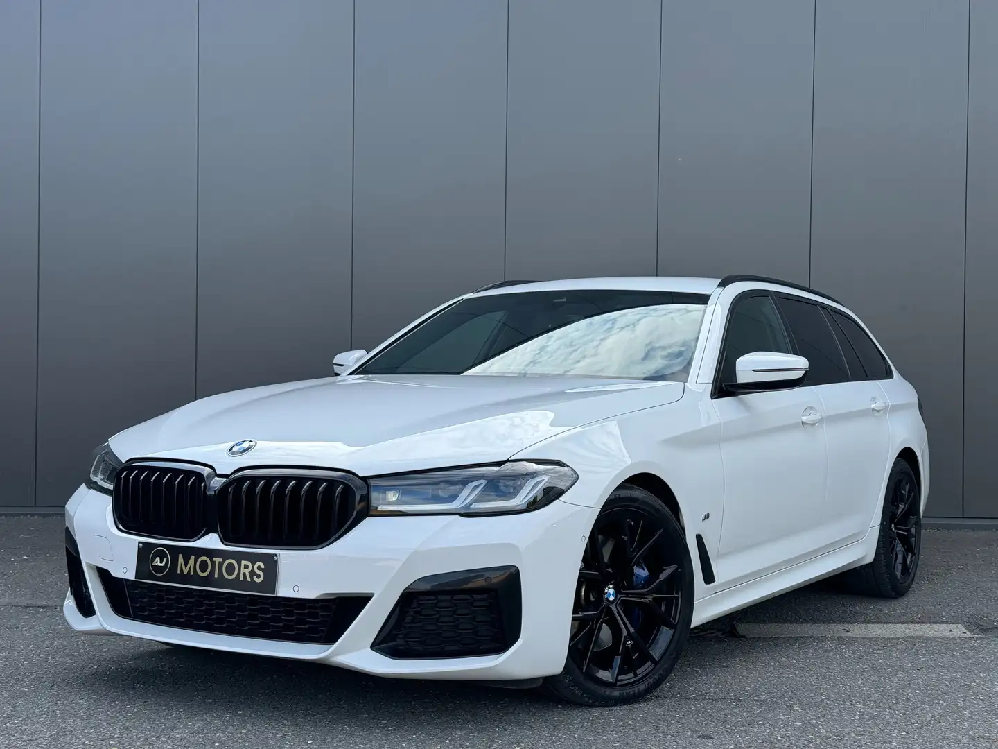 BMW 520 d Touring 190cv xDrive - Pack M - Harman - TVA Wit - 1