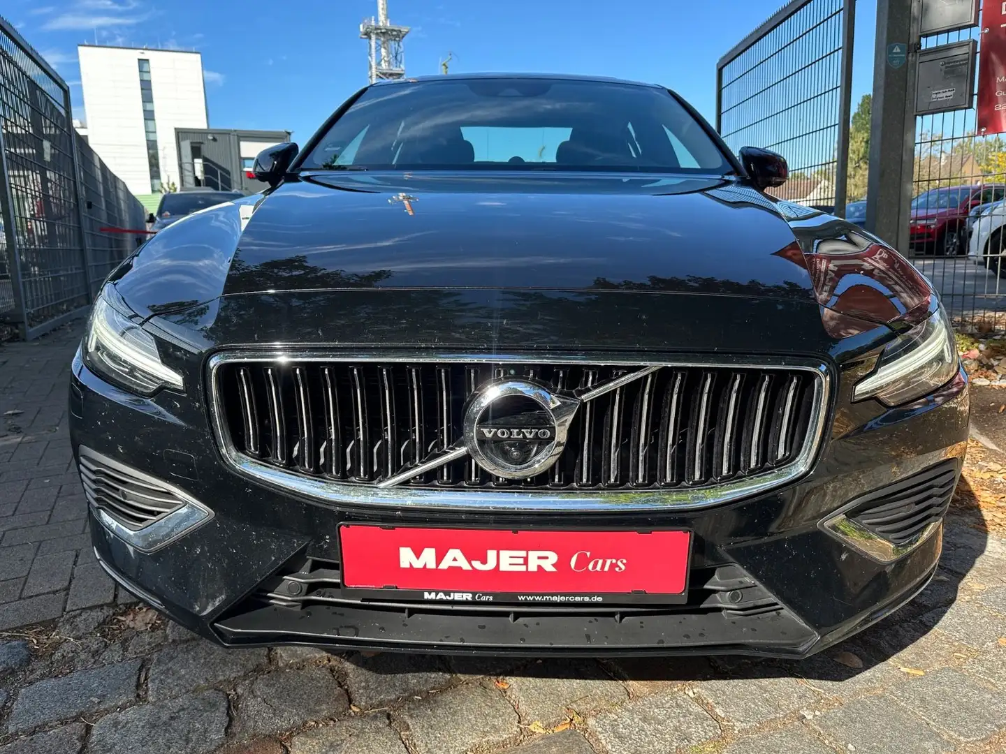 Volvo S60 Lim. Inscription Recharge Plug-In Hybrid AWD Schwarz - 2