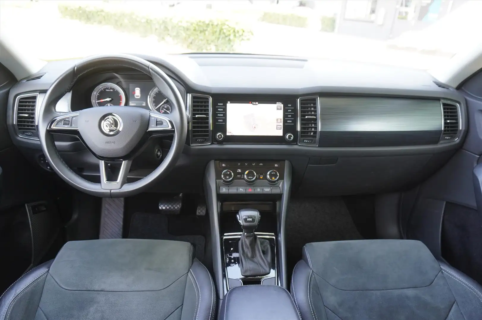 Skoda Kodiaq 1.5 TSI Greentech ACT 150pk DSG-7 Limited Buss Edi Noir - 2