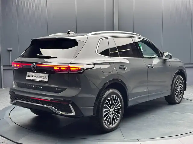 Volkswagen Tiguan view 5