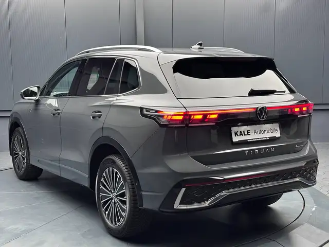 Volkswagen Tiguan view 3