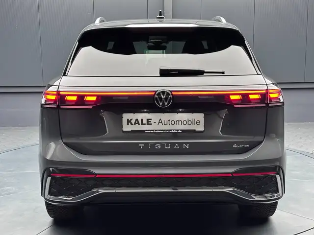 Volkswagen Tiguan view 4