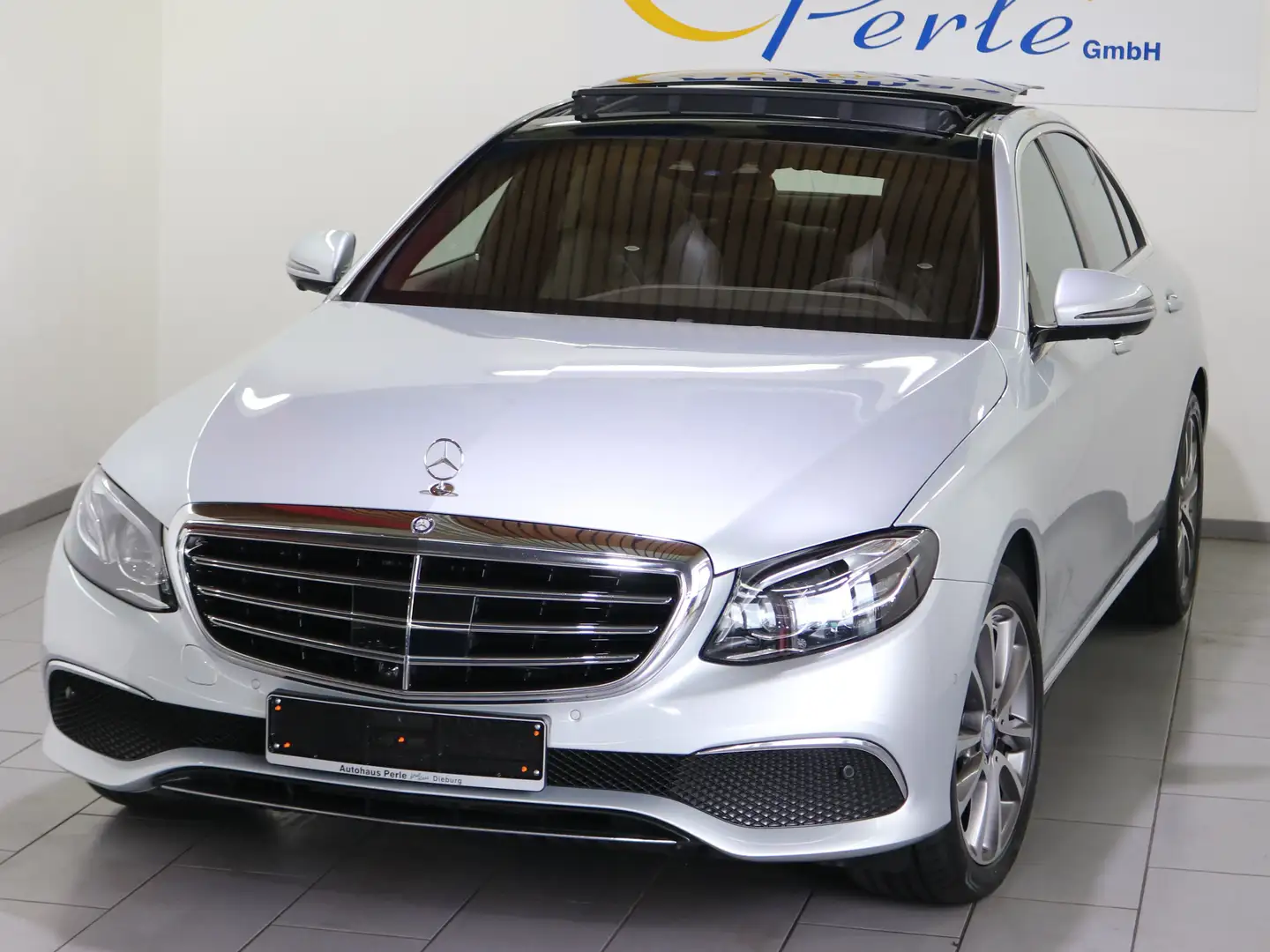 Mercedes-Benz E 400 9G 4M LIMO EXCLUSIVE"DESIGNO MANUFAKTUR"RANDVOLL!! Stříbrná - 2