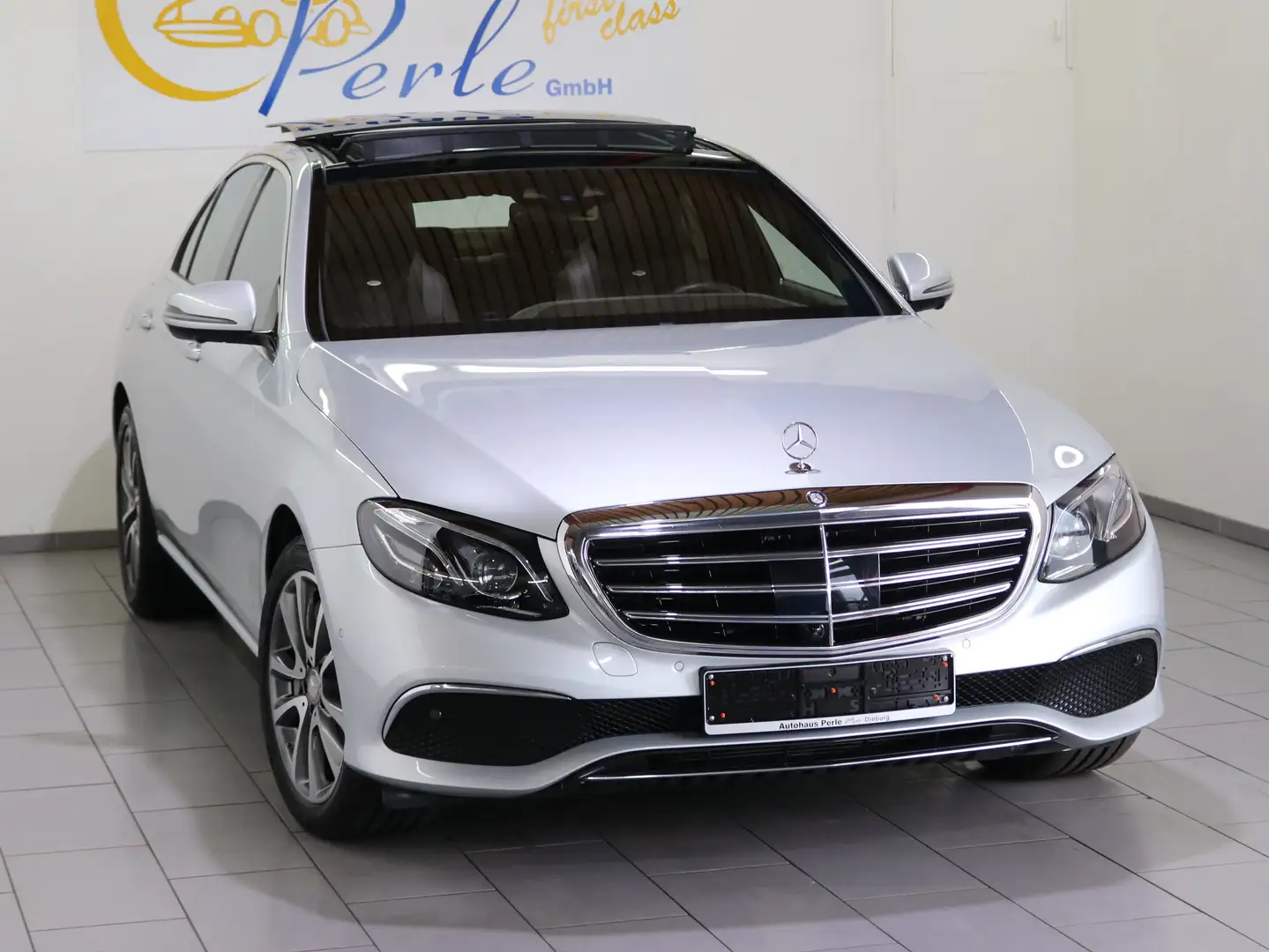 Mercedes-Benz E 400 9G 4M LIMO EXCLUSIVE"DESIGNO MANUFAKTUR"RANDVOLL!! Stříbrná - 1