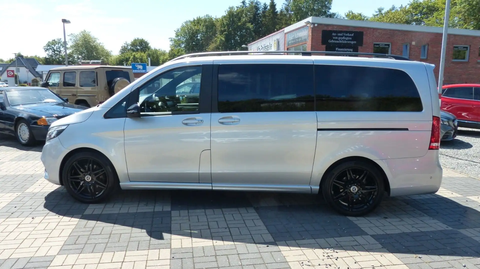 Mercedes-Benz V 300 d Edition lang AMG Panorama Leder Night Stříbrná - 2