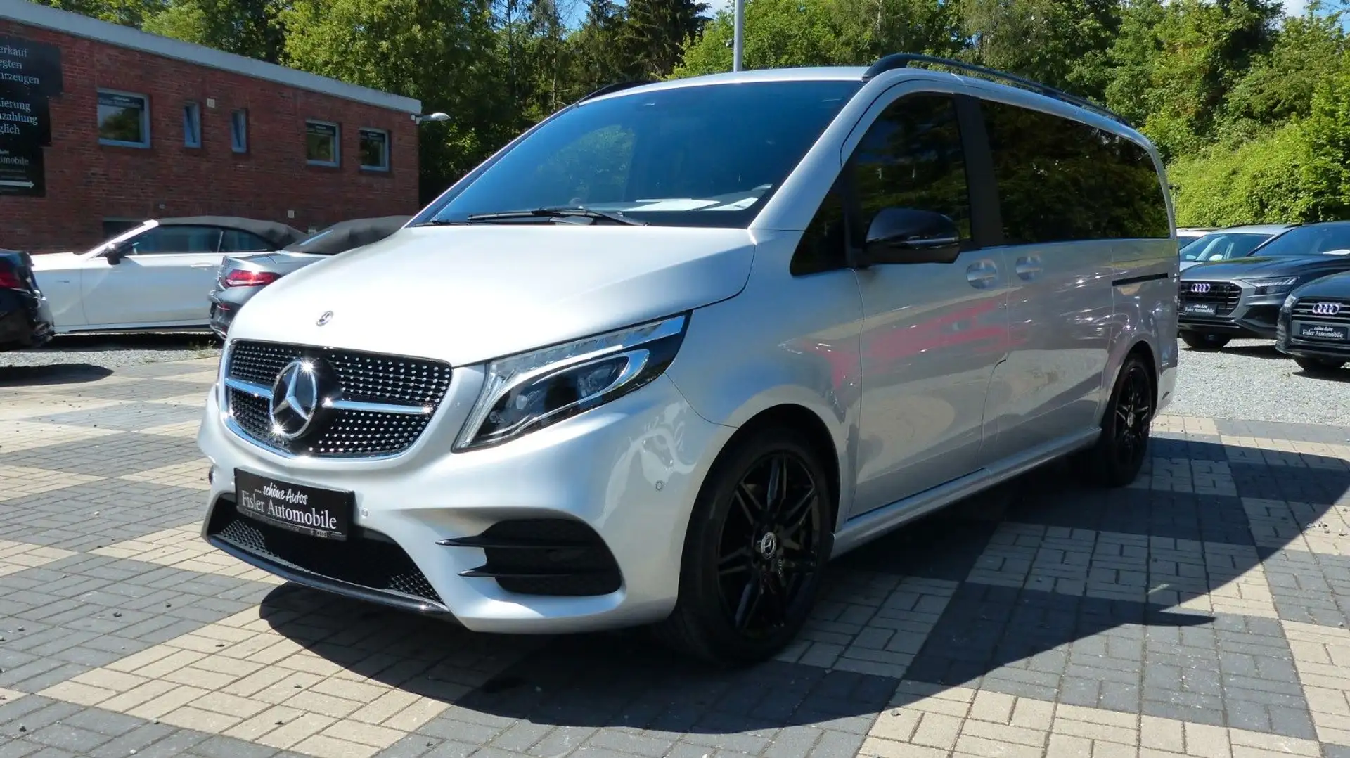 Mercedes-Benz V 300 d Edition lang AMG Panorama Leder Night Stříbrná - 1