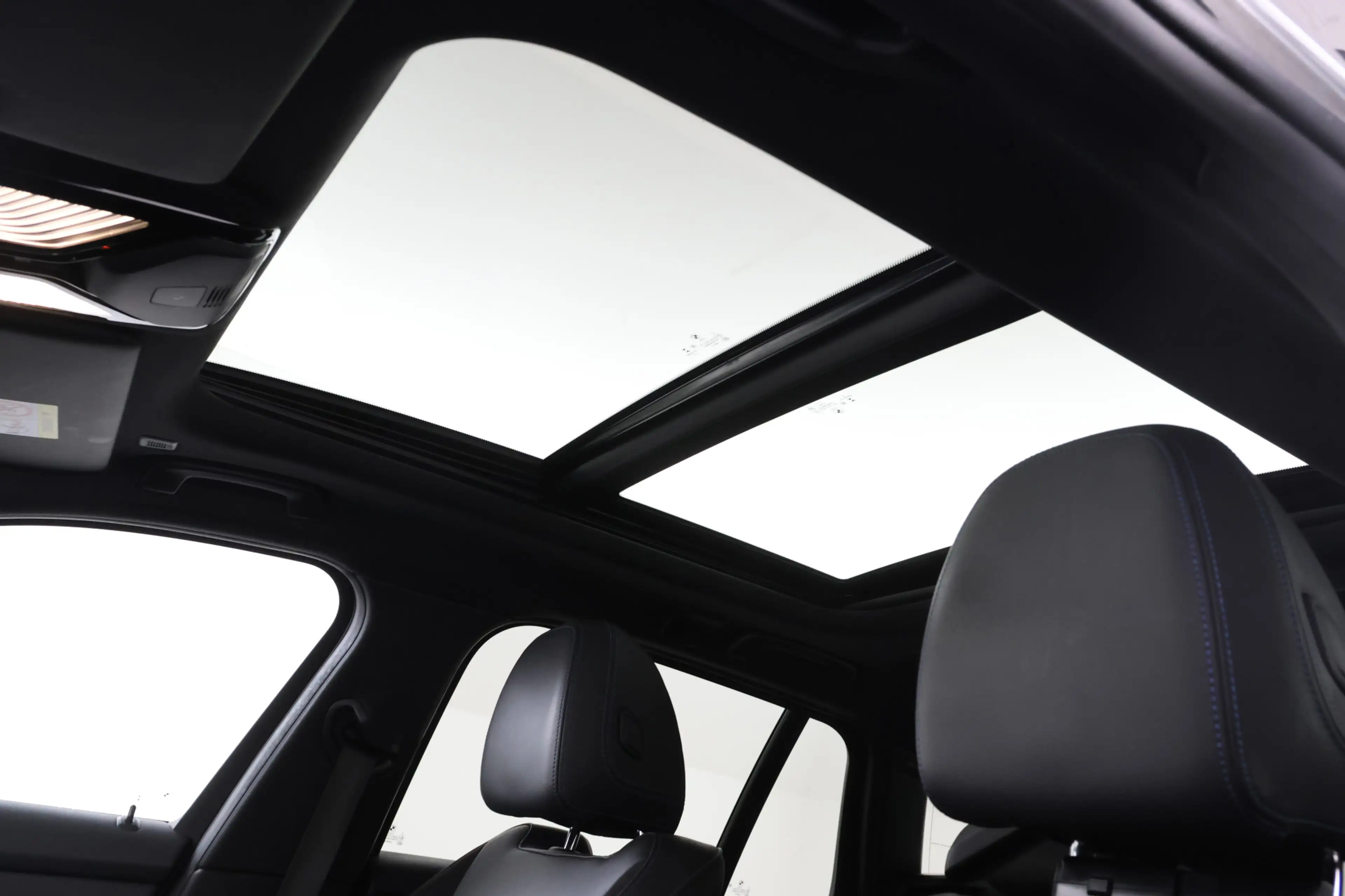 BMW 330 3-serie Touring 330e xDrive High Executive Panoram — photo 20