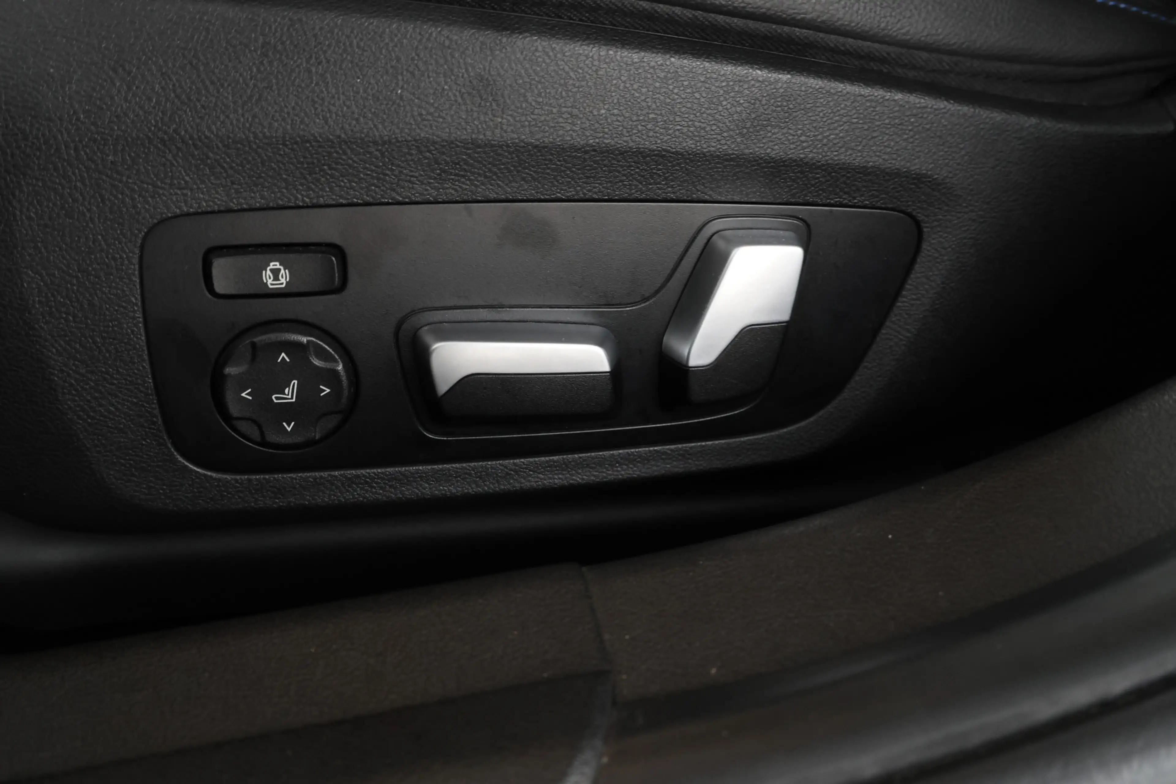 BMW 330 3-serie Touring 330e xDrive High Executive Panoram — photo 19