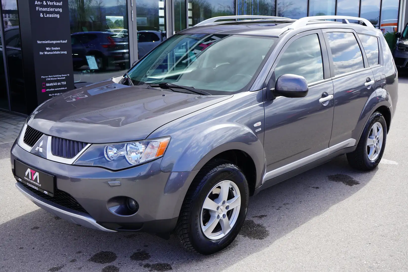 Mitsubishi Outlander Outlander 2,0 DI-D Invite Grau - 2