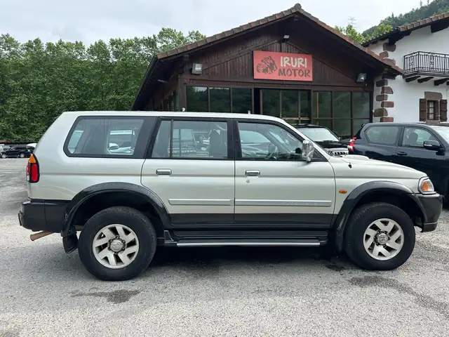 Mitsubishi Montero Sport 2.5 TDi GLS
