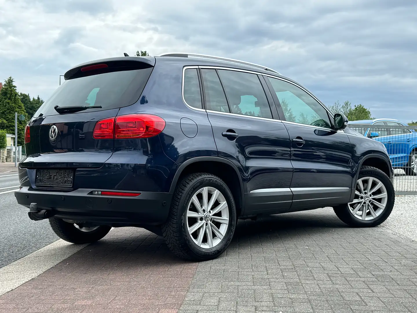 Volkswagen Tiguan Track & Style 4 Motion AHK BiXenon Navi TopZustand Blue - 2
