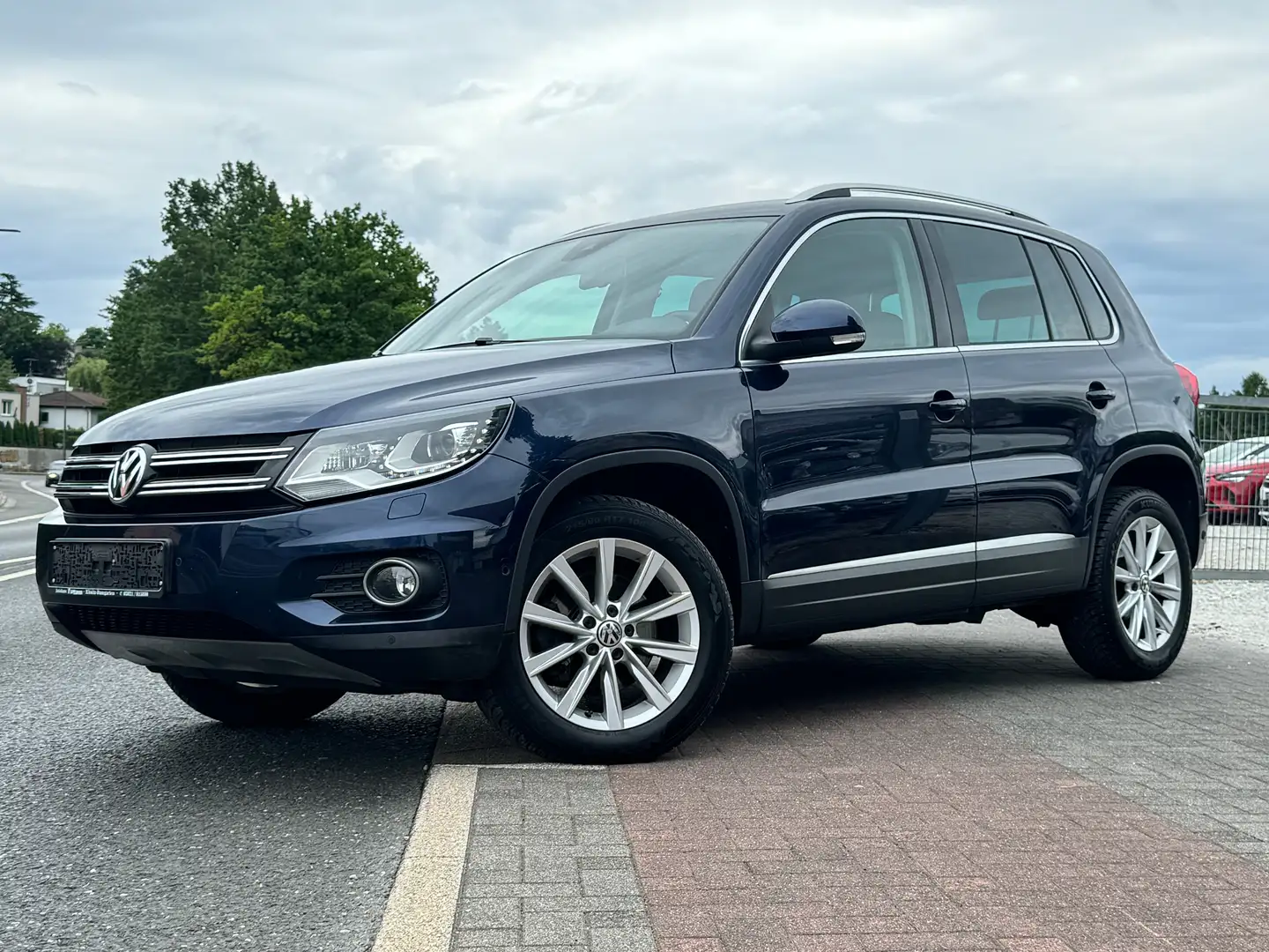 Volkswagen Tiguan Track & Style 4 Motion AHK BiXenon Navi TopZustand Blue - 1