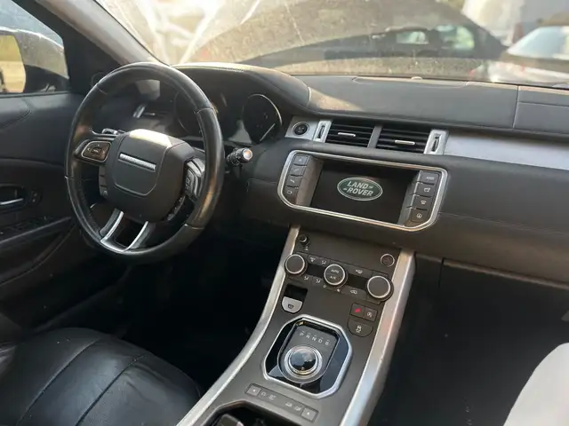 Land Rover Range Rover Evoque view 3