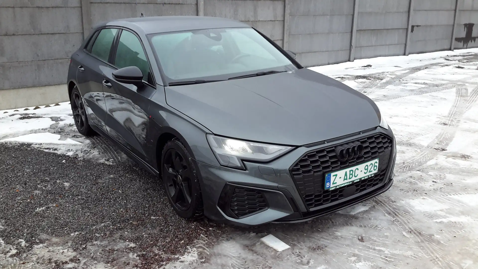 Audi A3 30tfsi S-TRONIC advanced Gris - 1