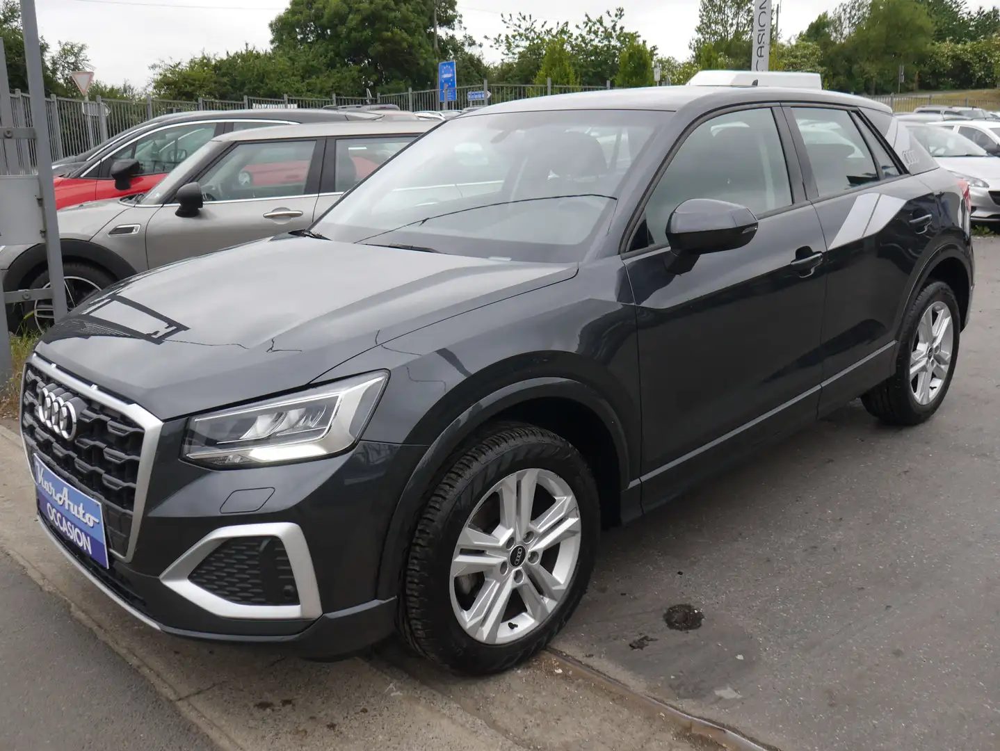 Audi Q2 30 TFSI Advanced Grau - 2