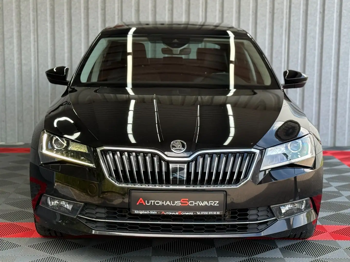 Skoda Superb Lim. L&K Pano AHK ACC LED Canton Std.Heiz Schwarz - 2