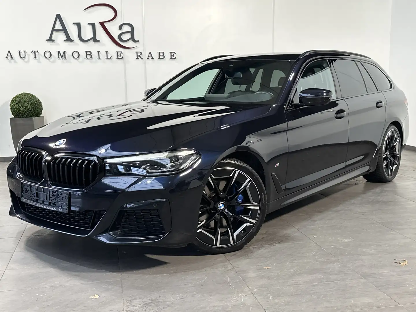 BMW 530 Touring M-Sport NAV+LED+AHK+KAM+H&K+20ZO+VC Schwarz - 2