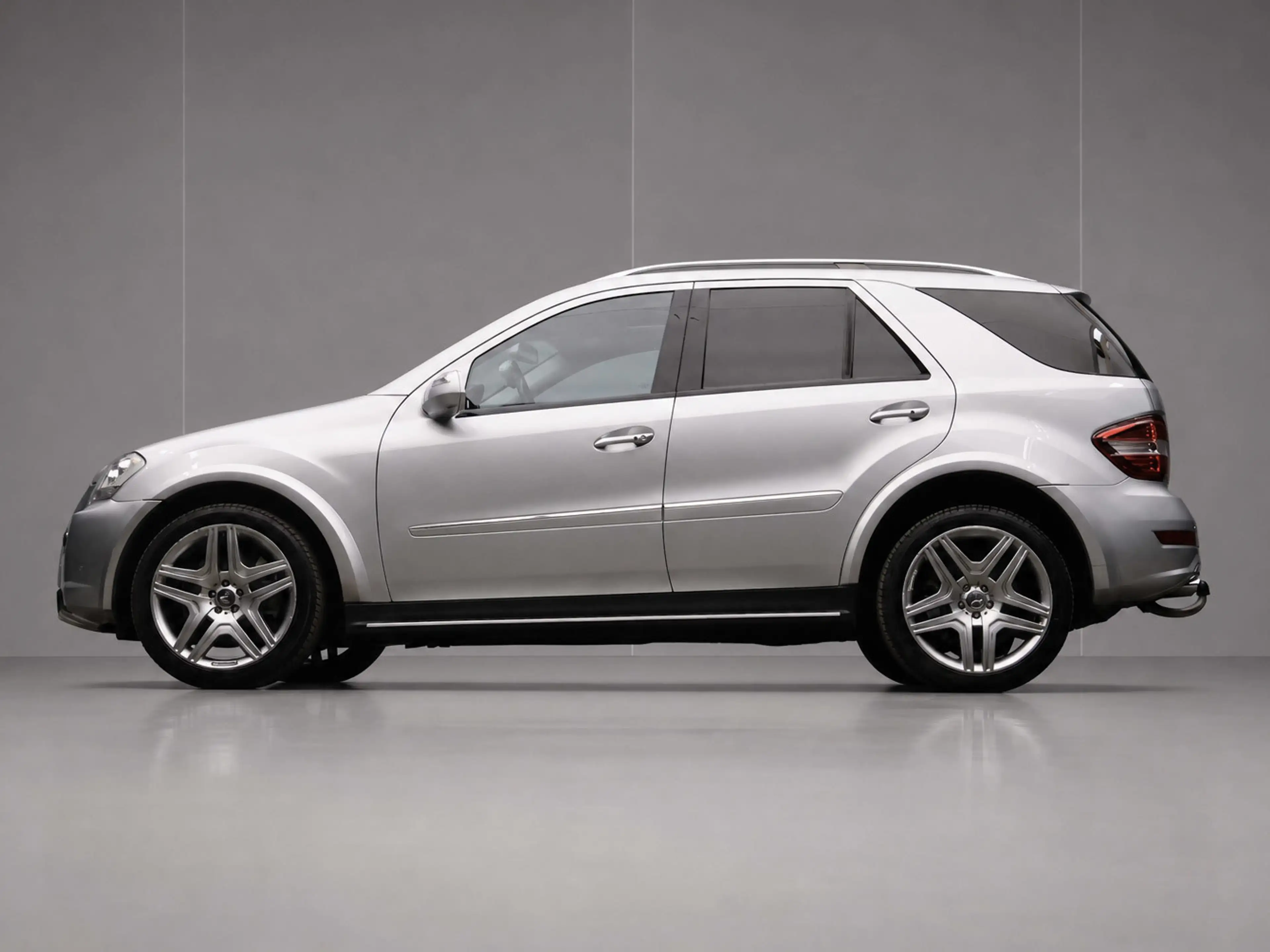 Mercedes-Benz ML 63 AMG M-klasse sport (SCHUIFDAK,NAVI,CAMERA,STOELVERWARM