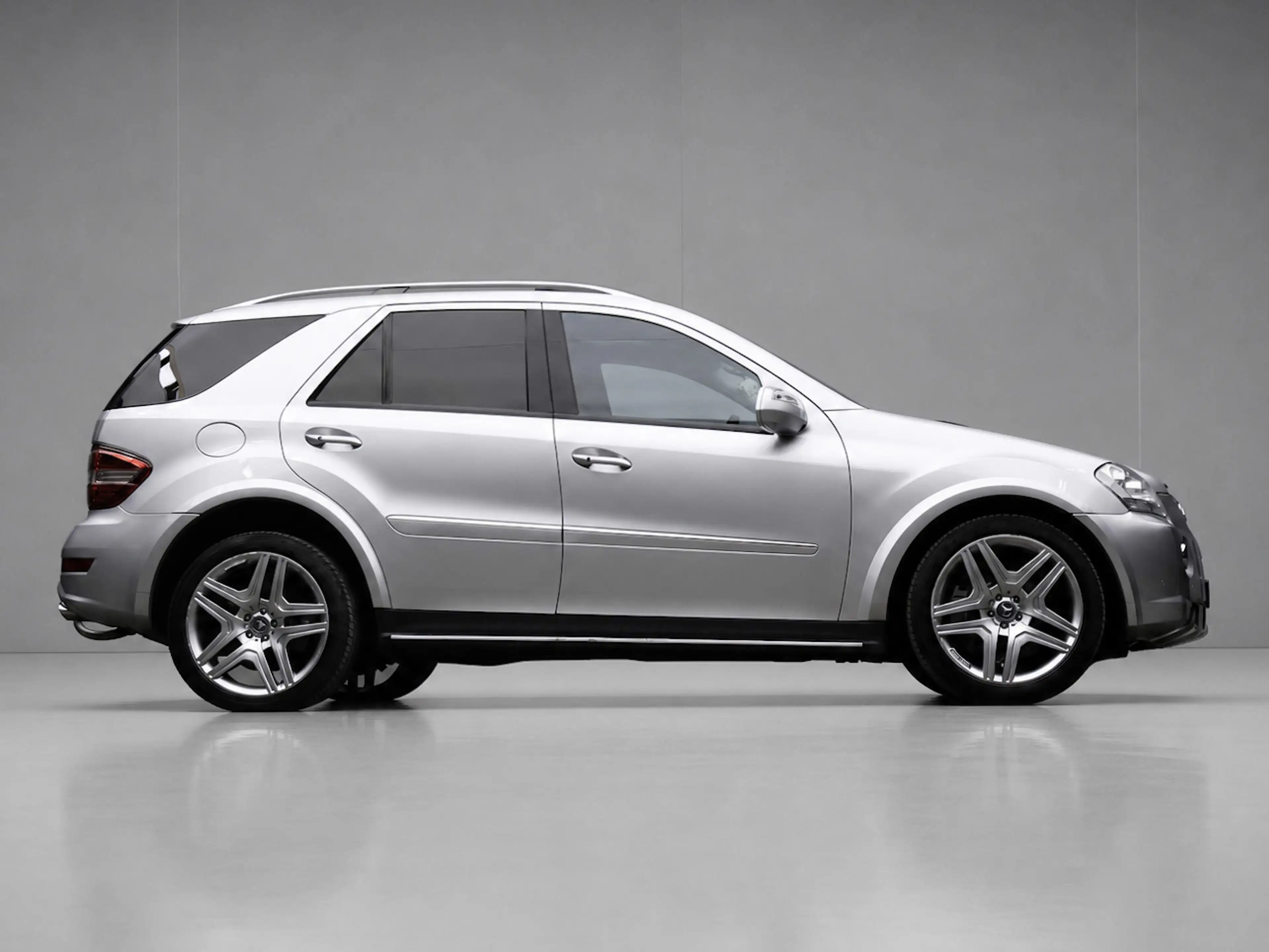 Mercedes-Benz ML 63 AMG M-klasse sport (SCHUIFDAK,NAVI,CAMERA,STOELVERWARM — photo 5