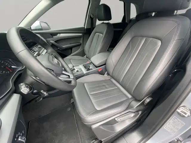Audi Q5 view 11