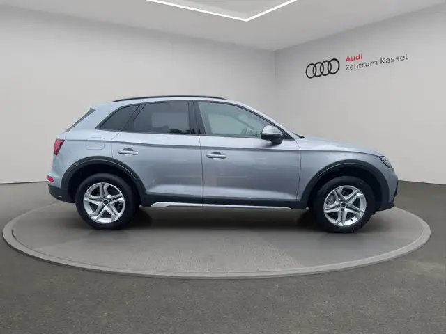 Audi Q5 view 8