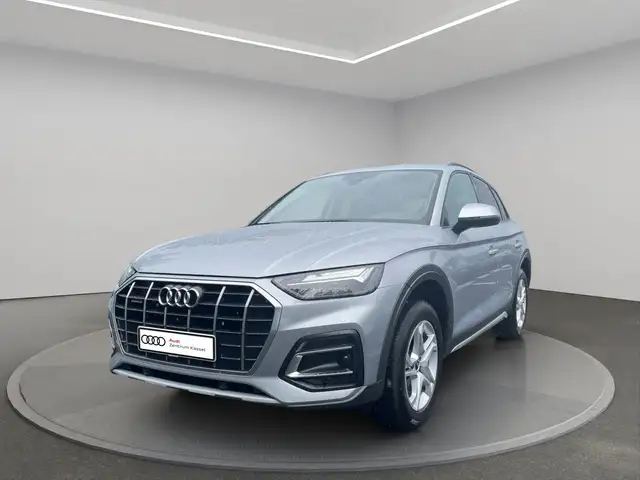 Audi Q5 view 3